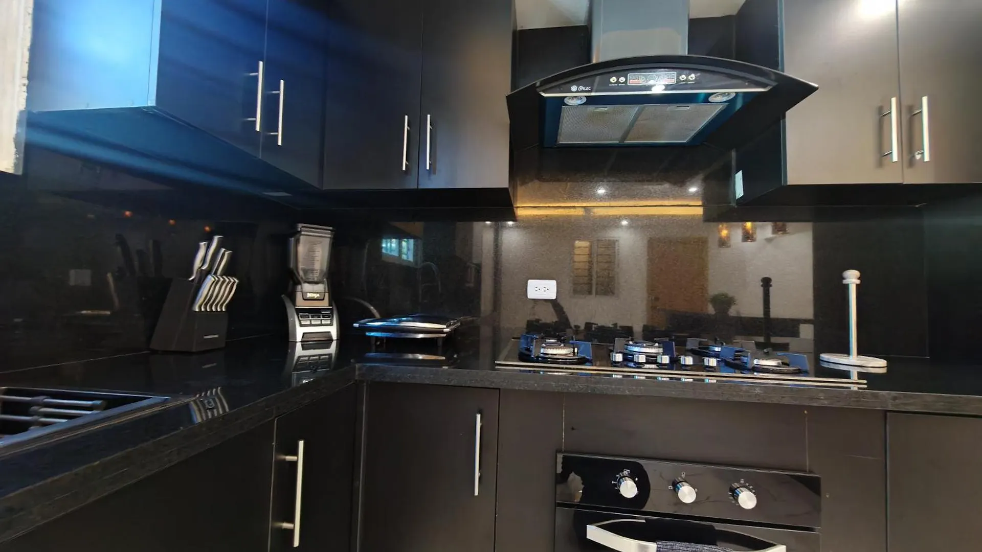 Villa Oasis - Luxury Retreat, Pool, Jacuzzi, Bbq, Ac, Fast Wi-Fi, Chefs Kitchen Mandinga